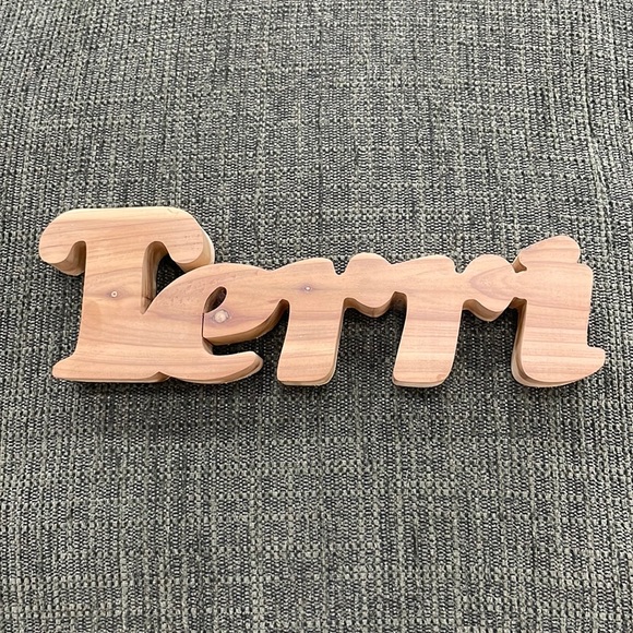 Meet your Posher, Terri - Picture 1 of 3